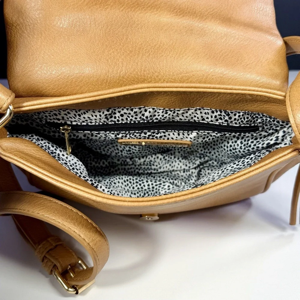 Classic Leather Crossbody Bag in Tan